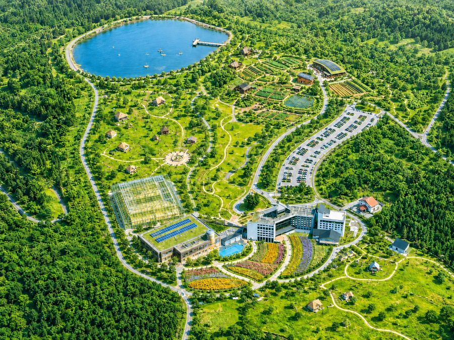 森の中に住まいとエネルギー施設が寄りそう、FOREST LINK VILLAGEの将来イメージパース